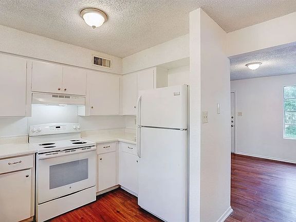 3rd image of 714 Martindale Rd