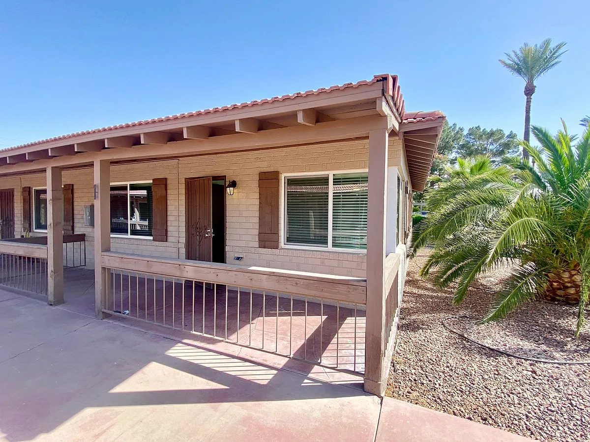 Building Photo - 114 E Mariposa St #1