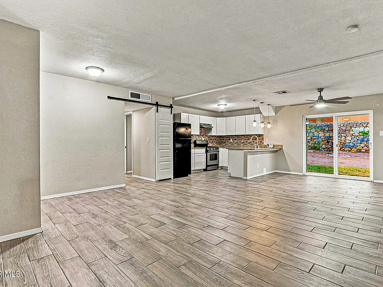 11524 Meadowbrook Dr — Photo 8