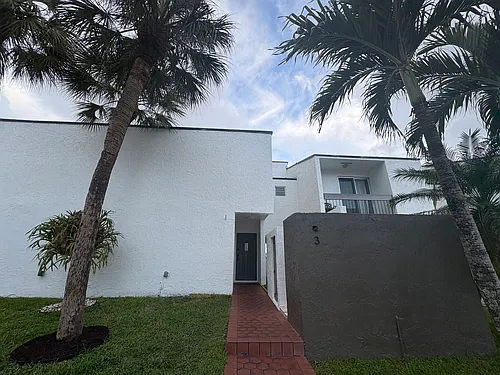 9177 Fontainebleau Blvd #3 Photo 1