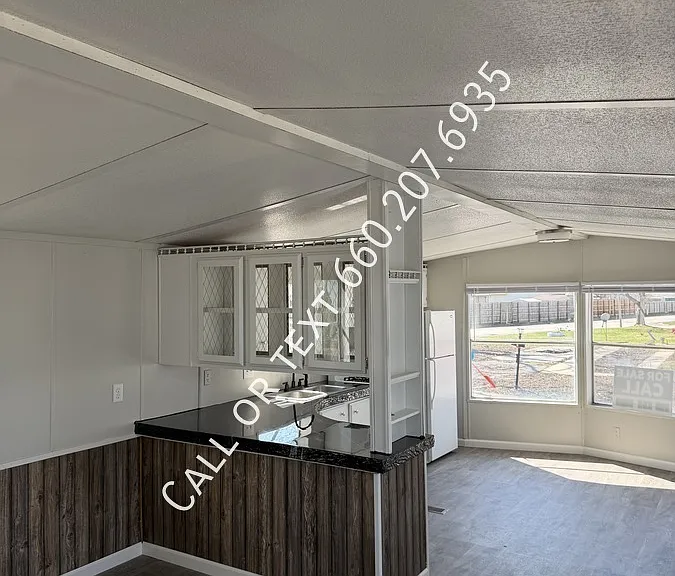 913 N Taylorville Blvd #19 — Photo 3