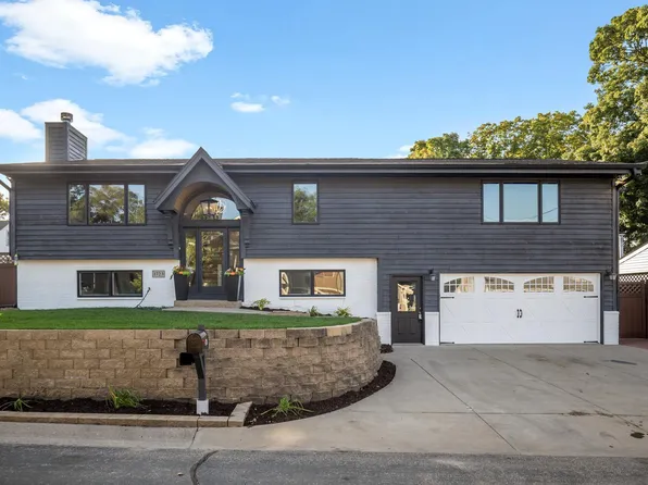 1723 Canary Ln, Mound, MN 55364