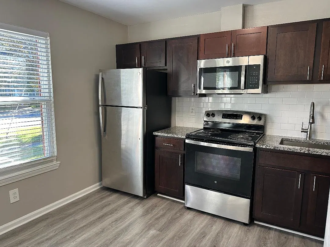 2 bed, 1040 sqft, $1,695 — Photo 2