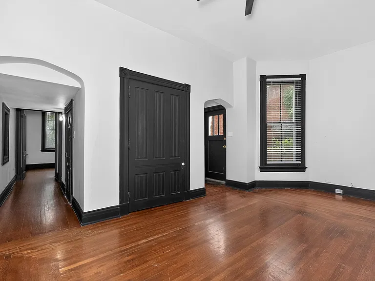 223 E 15th St #1 — Photo 3