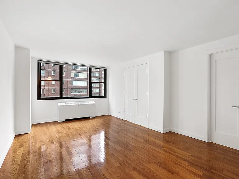 315 W 57th St #11F — Photo 4