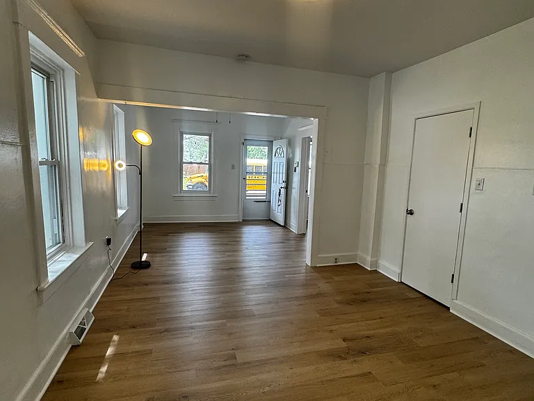 124 Field Ave — Photo 5