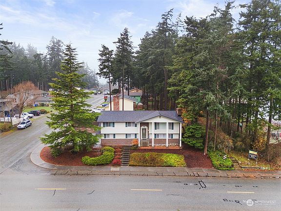 2nd image of 1091 SW Fairhaven Drive