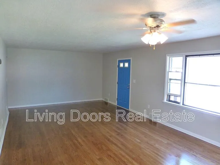 3701 Lewis Ave — Photo 9