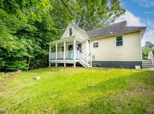 1572 Vauxhall Rd, Union, NJ 07083