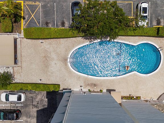 3rd image of 400 Diplomat Parkway #403