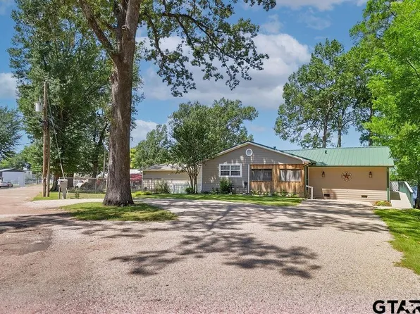 208 Southshore Dr, Lone Star, TX 75668