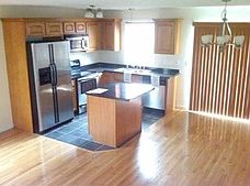 4th image of 704 Woodhaven Ct