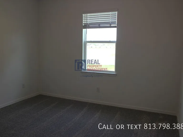 3911 N Maryland Ave — Photo 26