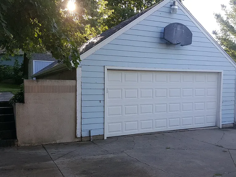 1609 Walnut St — Photo 2