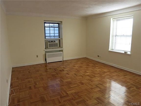 Large Living Room with 2 exposures and beautiful wood floors