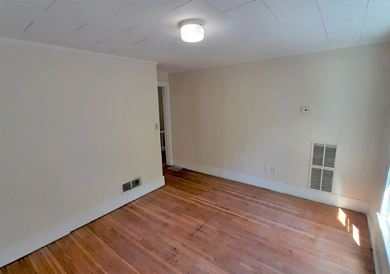 410 S Aurora St — Photo 2