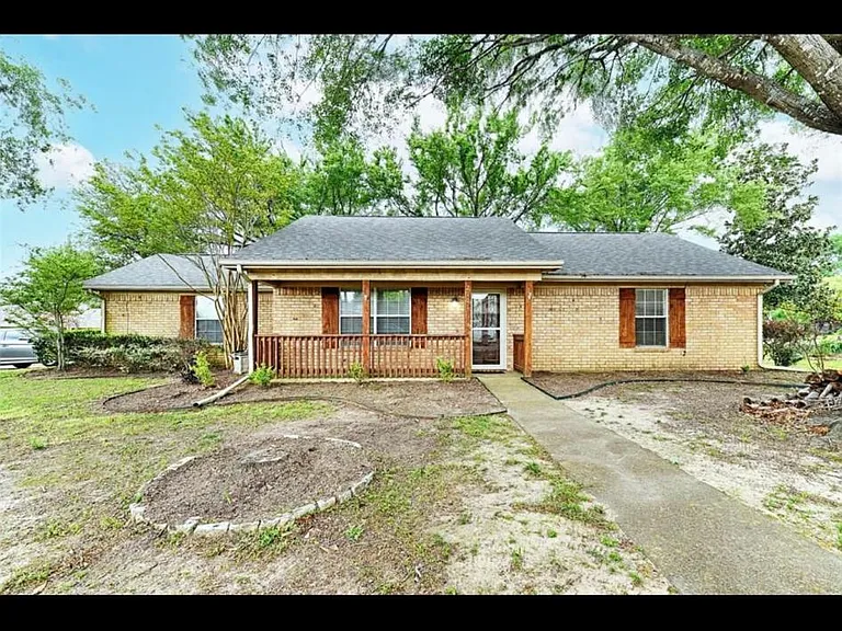 2101 Lisa Cir — Photo 4