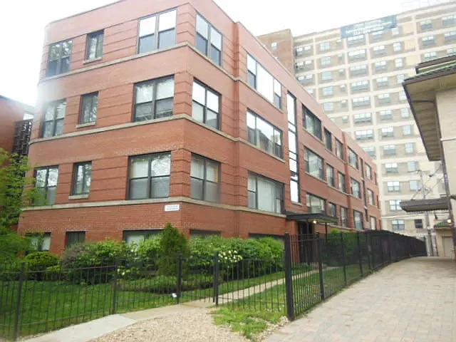 7423 N Sheridan Rd #2E — Photo 1