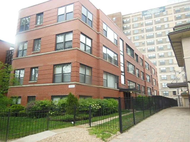 1st image of 7423 N Sheridan Rd APT 2E