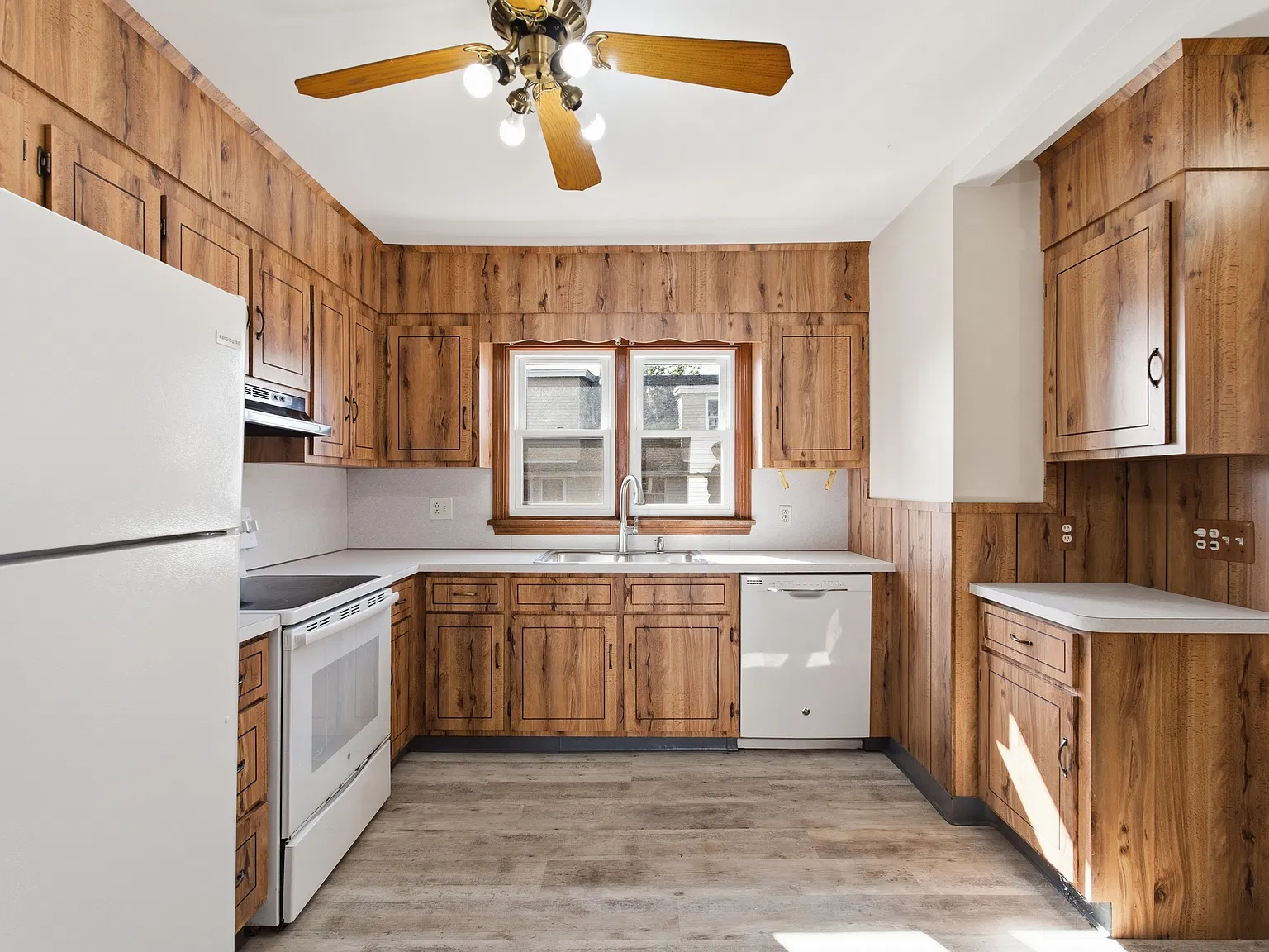 3 bed, 1073 sqft, $3,000 — Photo 3