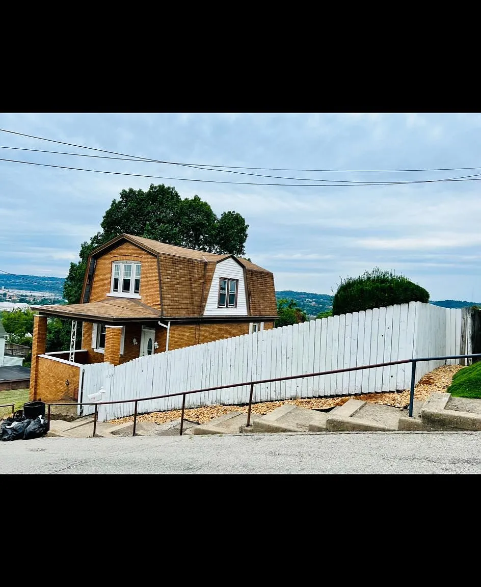 3 bed, 1280 sqft, $1,900 — Photo 1