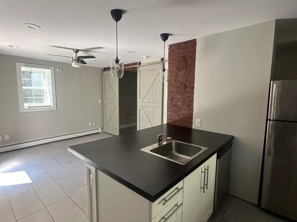 1677 State St, Hamden, CT