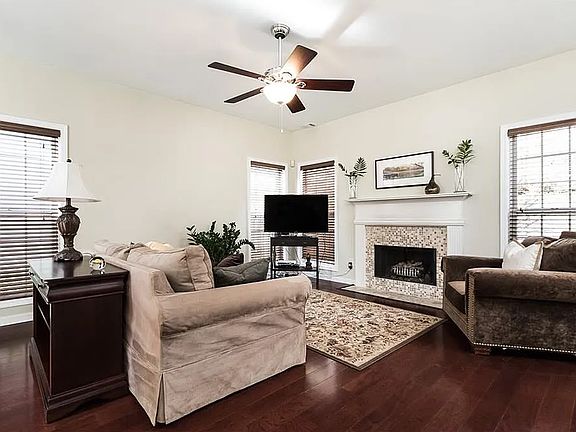 3rd image of 2986 Rosebrook Dr