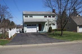 BEAUTIFUL HOME/ NEIGHBORHOOD