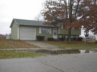 611 S Dartmoor Rd, Kingsford Heights, IN 46346