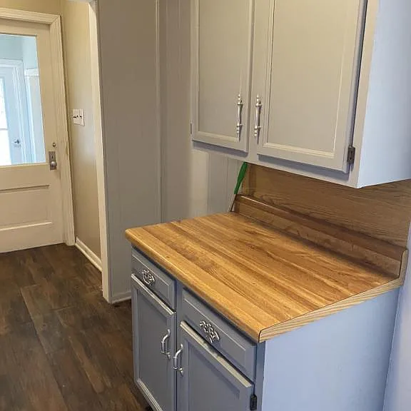 114 W B St — Photo 11