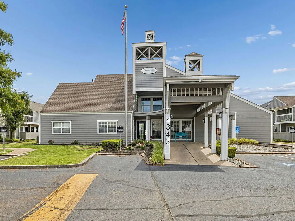 Huntington Hollow Apartments