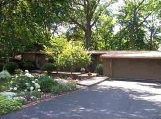 1902 Glenwood Dr, Moline, IL 61265