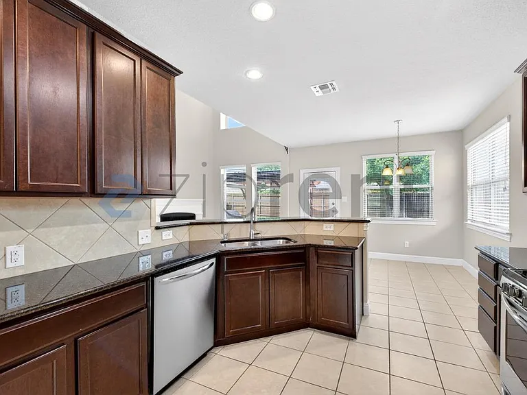 4104 Fordham St — Photo 8