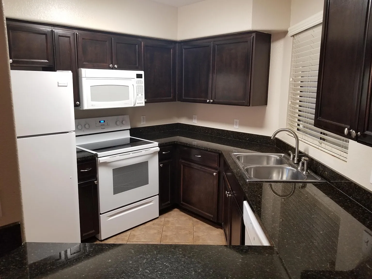 2 bed, 989 sqft, $1,500 — Photo 1
