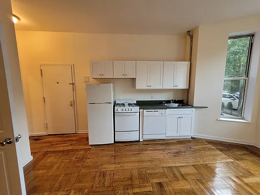 Rented by EXR | media 10