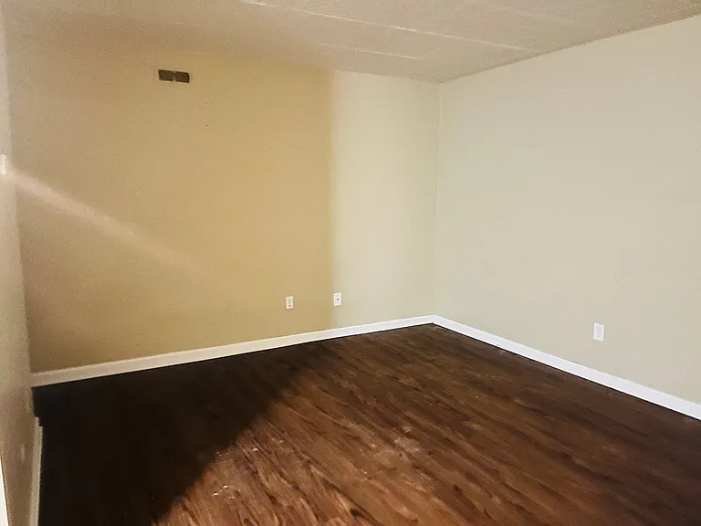 564 Maryland Ave — Photo 6