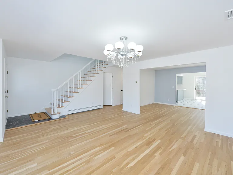 472 Central Blvd — Photo 2