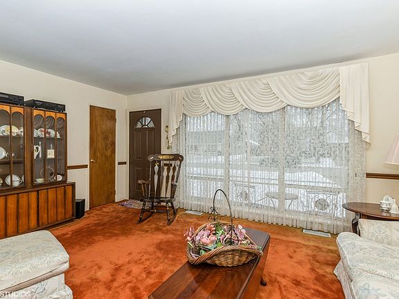2nd image of 8942 Saratoga Dr
