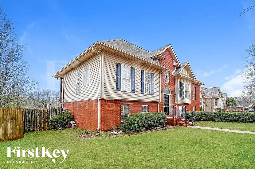 4 bed, 3.0 bath, 2397 sqft, $2,420 — Photo 2