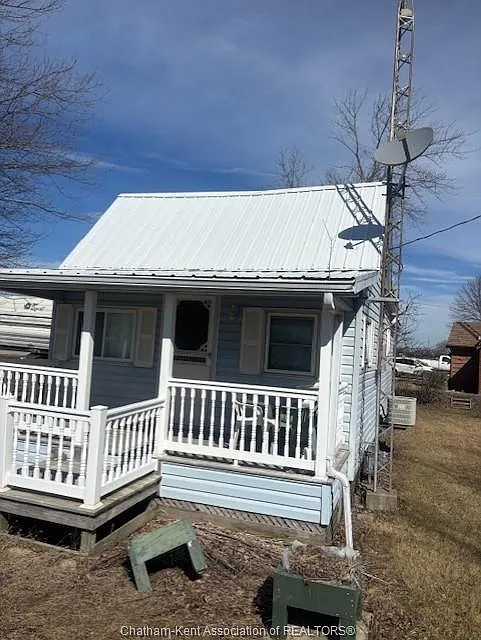 18640 Erie Shore Dr photo 1