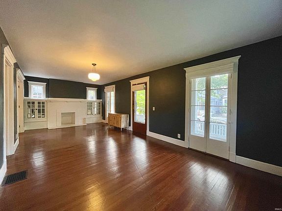4th image of 5 E Powell Ave