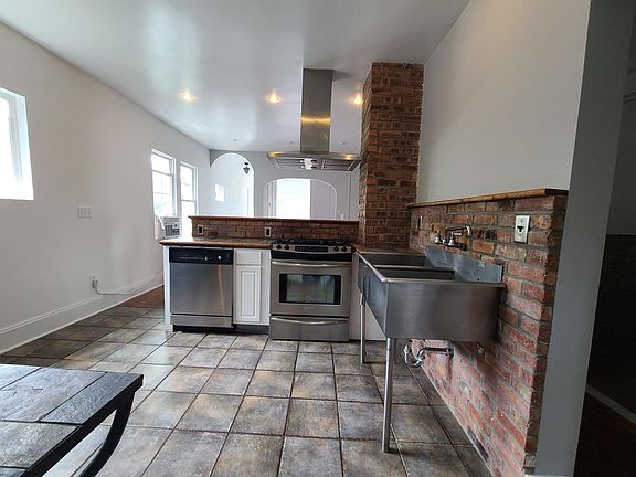 2nd image of 120 Hollywood Ave #B