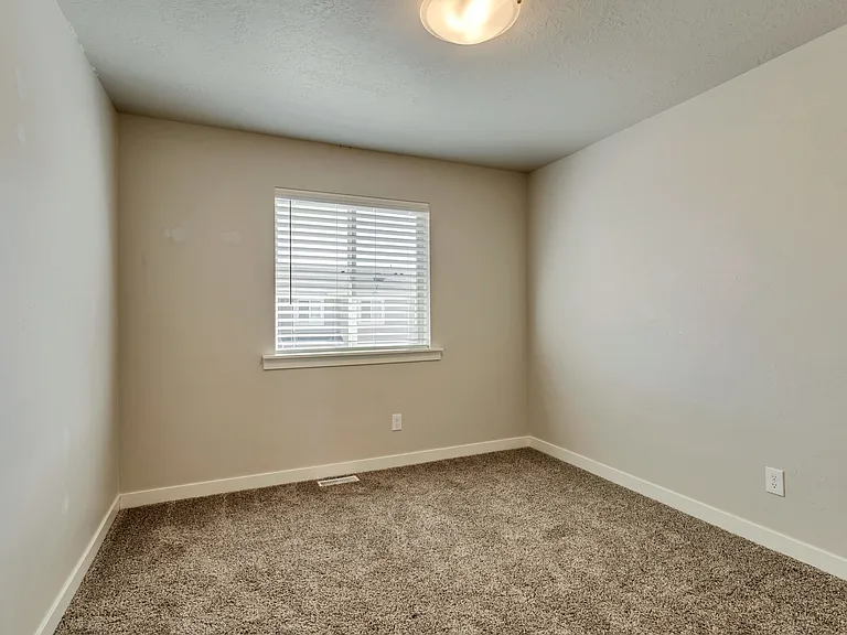 808 S 1710 E — Photo 11