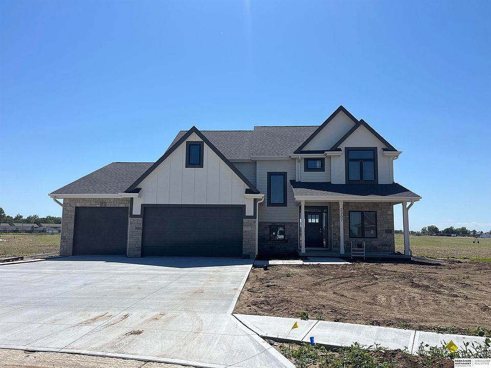 1st image of 2207 N 22nd Cir