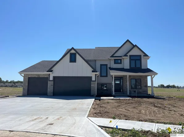 2207 N 22nd Cir, Ashland, NE 68003
