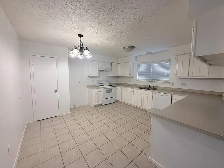 3610 Timber Rock Ct — Photo 4