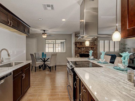 3rd image of 2223 S Peonie Cir