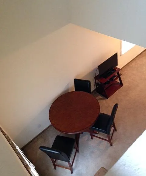 California Apartments — Photo 3