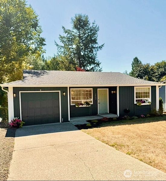 3rd image of 3033 Chelsea Court NW
