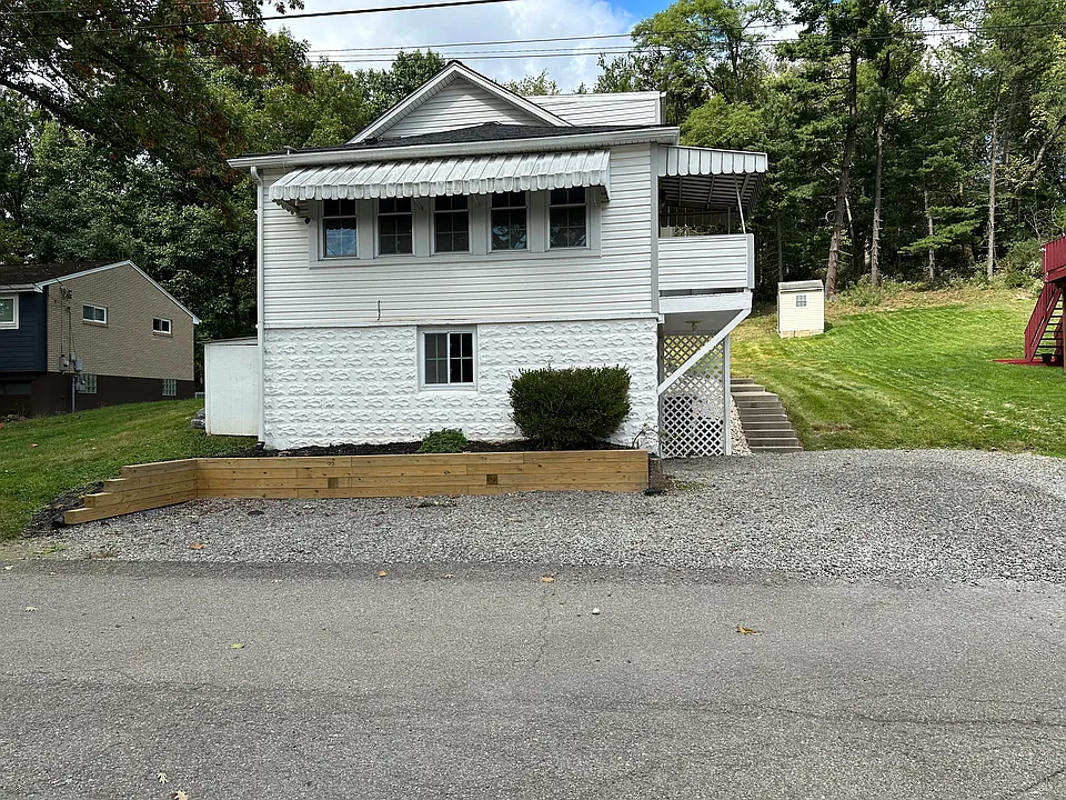 122 West Rd